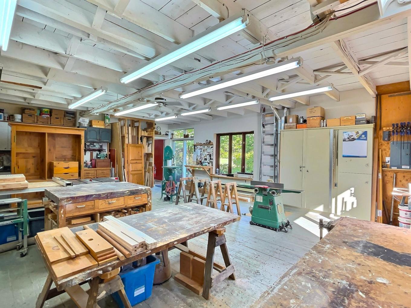 Workshop - 987 Ch. De La Montagne, Mont-Saint-Hilaire, QC - Indoor Photo Showing Other Room