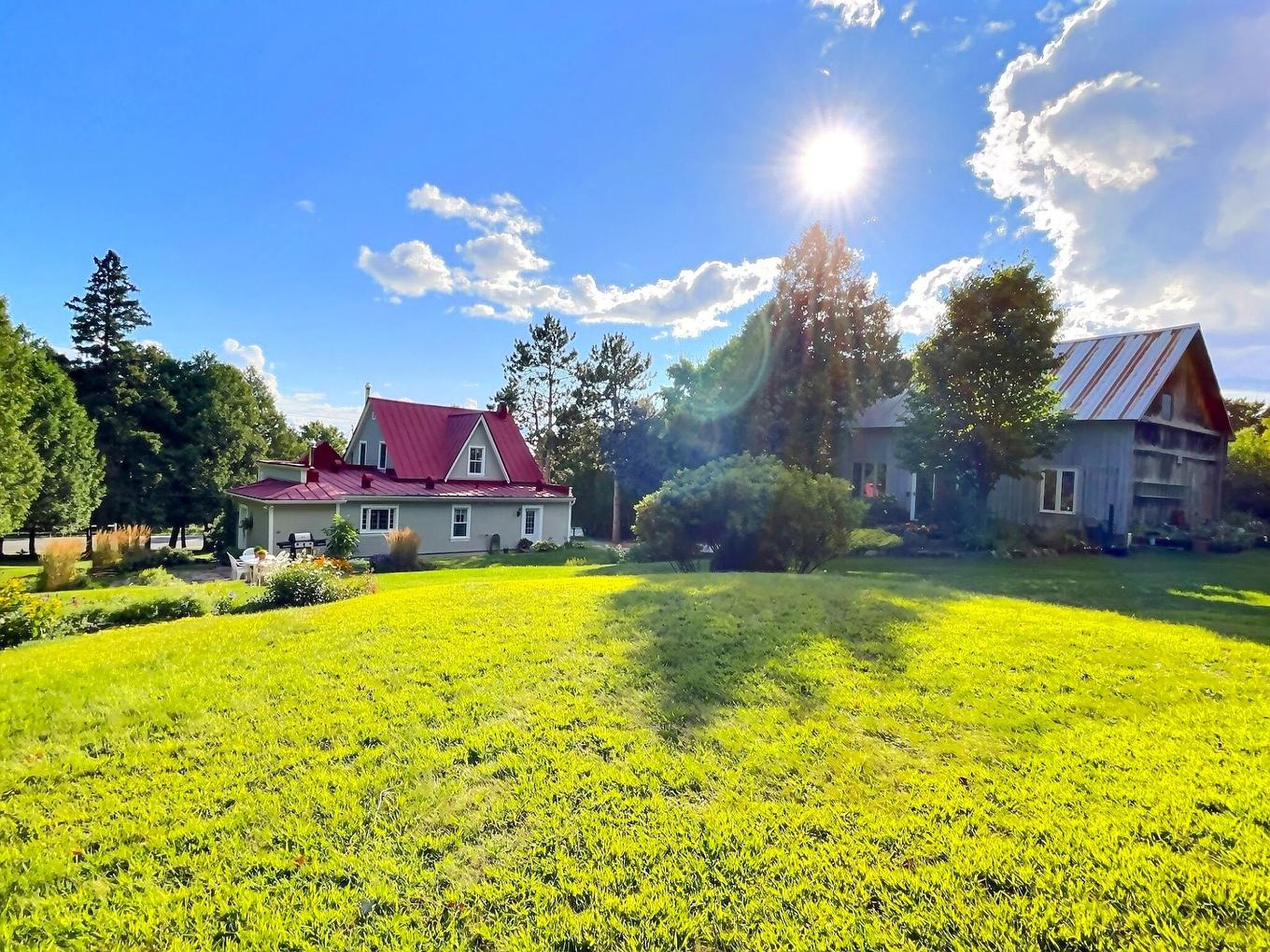 Back facade - 987 Ch. De La Montagne, Mont-Saint-Hilaire, QC - Outdoor
