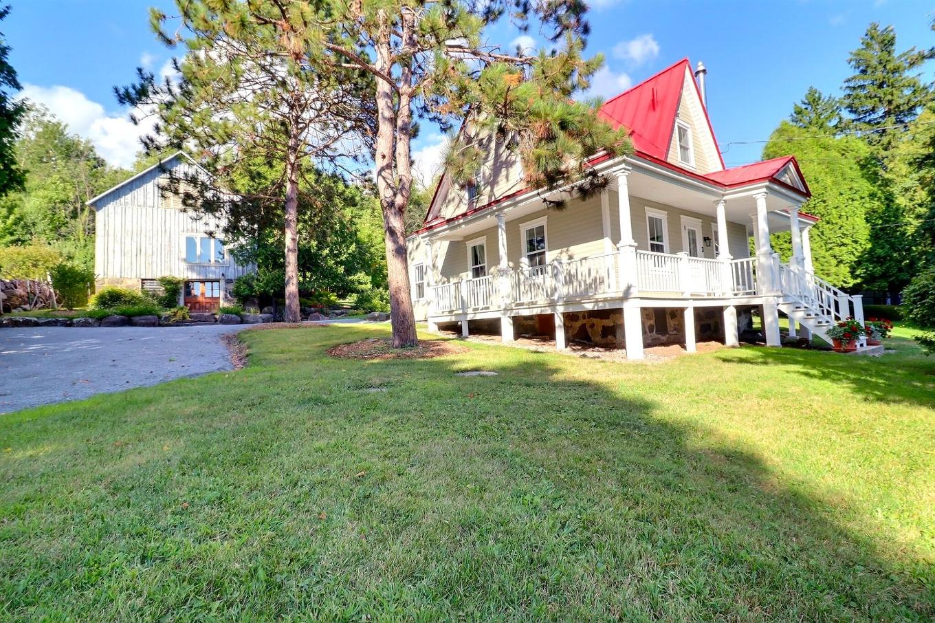 Overall view - 987 Ch. De La Montagne, Mont-Saint-Hilaire, QC - Outdoor With Deck Patio Veranda