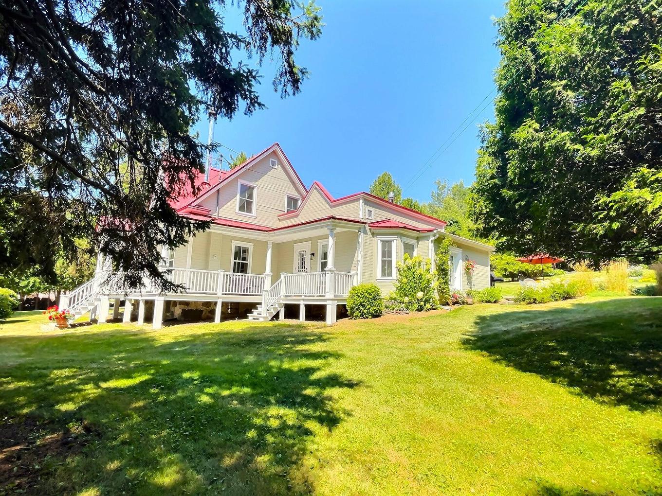 Frontage - 987 Ch. De La Montagne, Mont-Saint-Hilaire, QC - Outdoor With Deck Patio Veranda