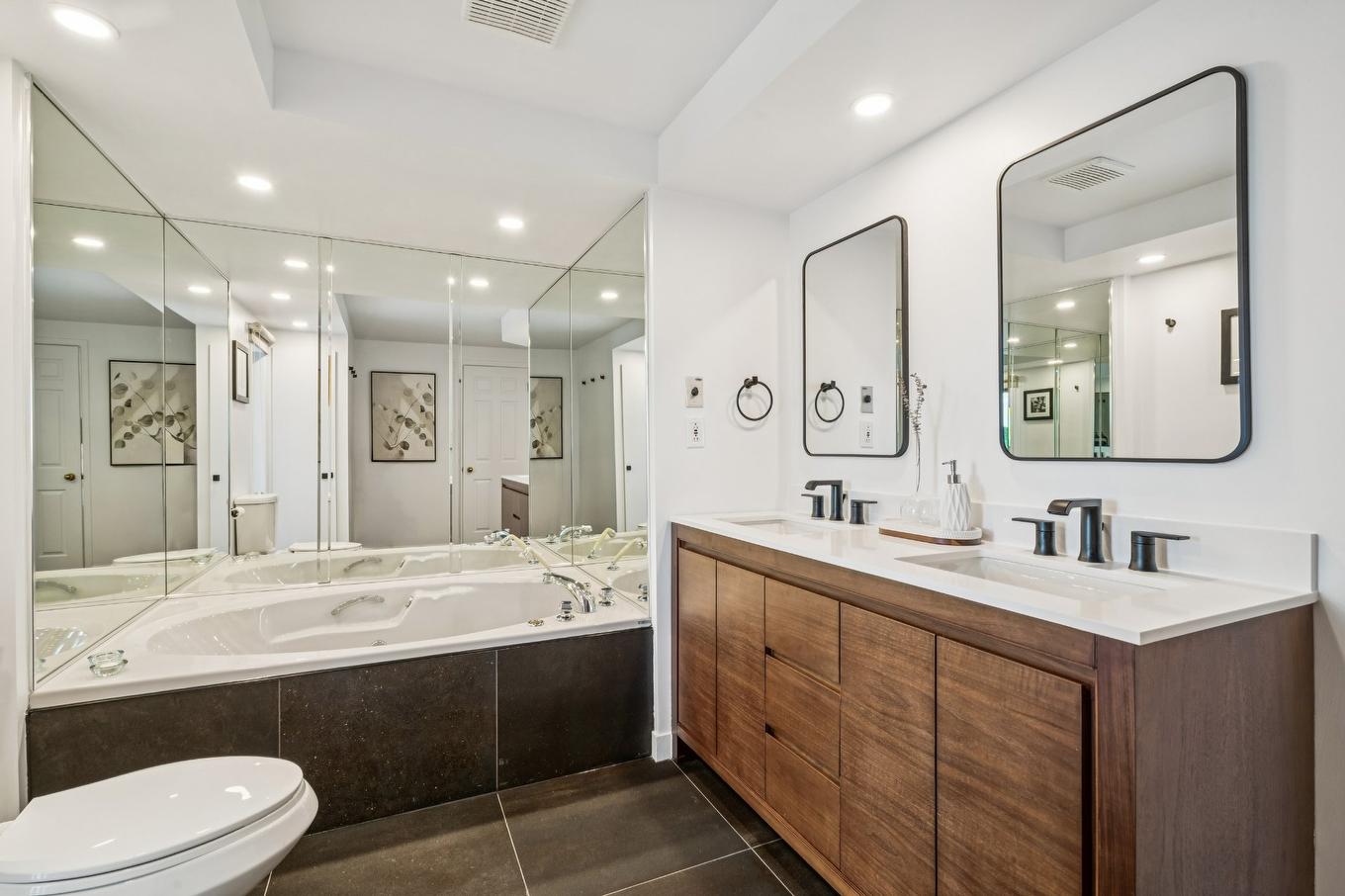 Ensuite bathroom - 724 Av. De Venise O., Venise-En-Québec, QC - Indoor Photo Showing Bathroom