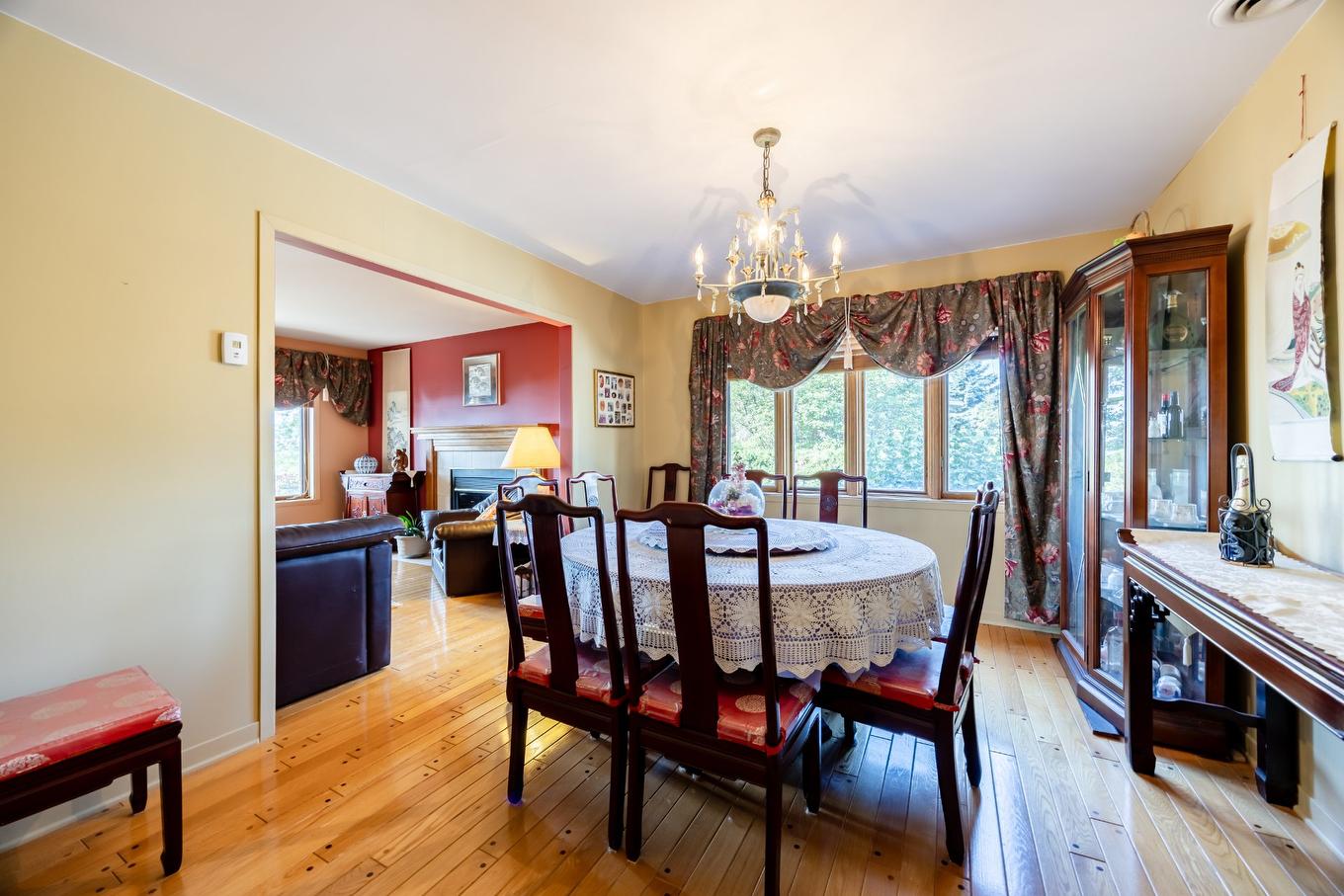 Dining room - 104 Ch. Du Vieux-Moulin, Notre-Dame-De-L'Île-Perrot, QC - Indoor Photo Showing Dining Room