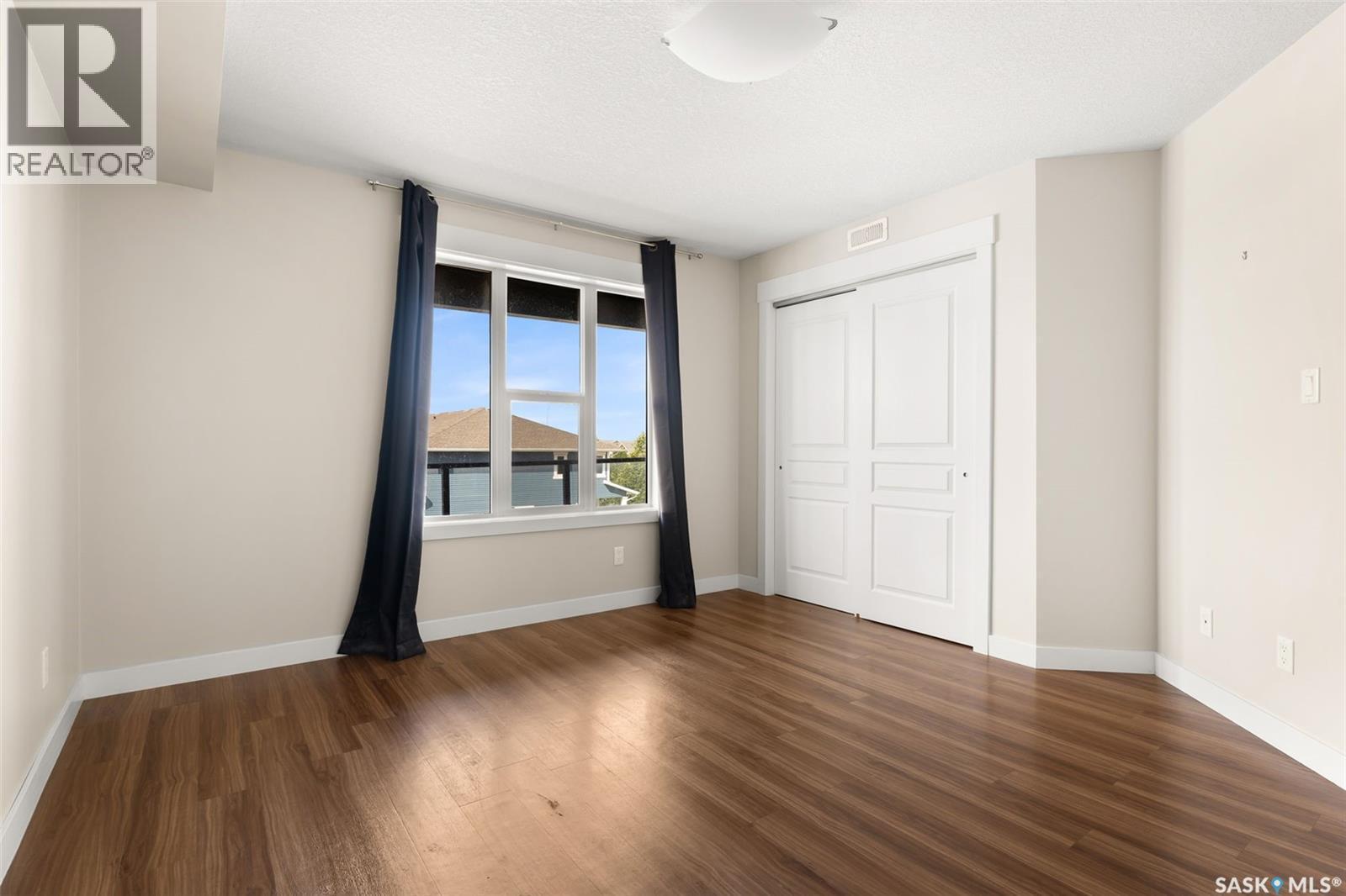 311 5301 Universal Crescent, Regina, SK - Indoor