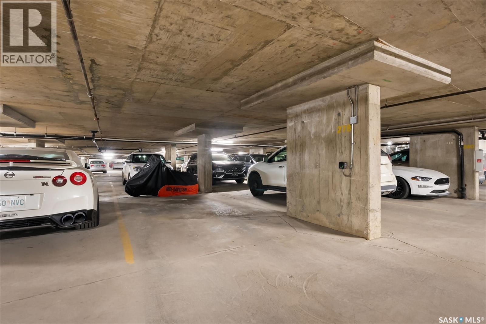 311 5301 Universal Crescent, Regina, SK - Indoor Photo Showing Garage