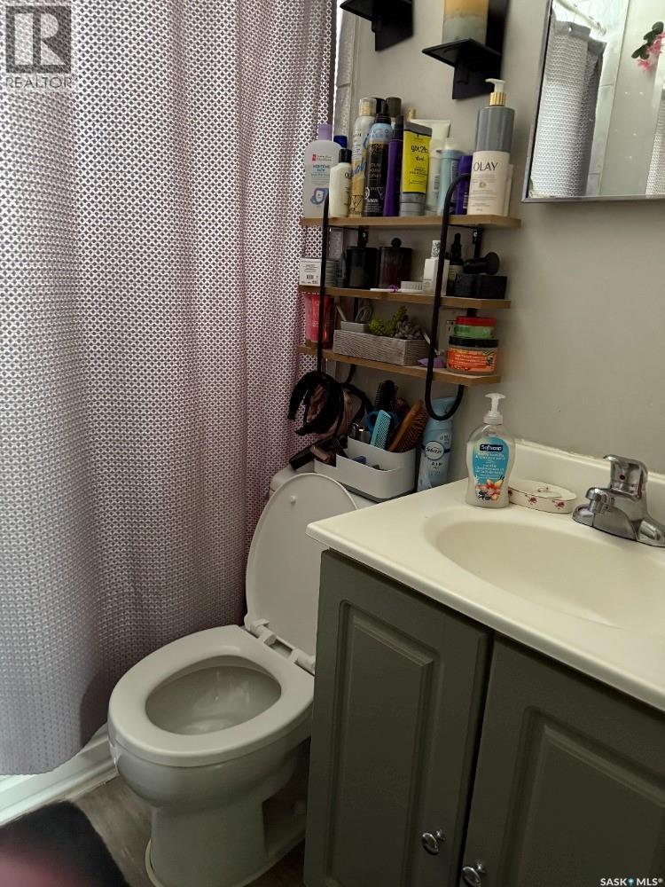616 28Th Street E, Prince Albert, SK - Indoor Photo Showing Bathroom