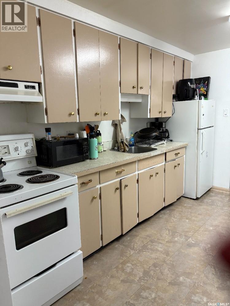 616 28Th Street E, Prince Albert, SK - Indoor Photo Showing Kitchen