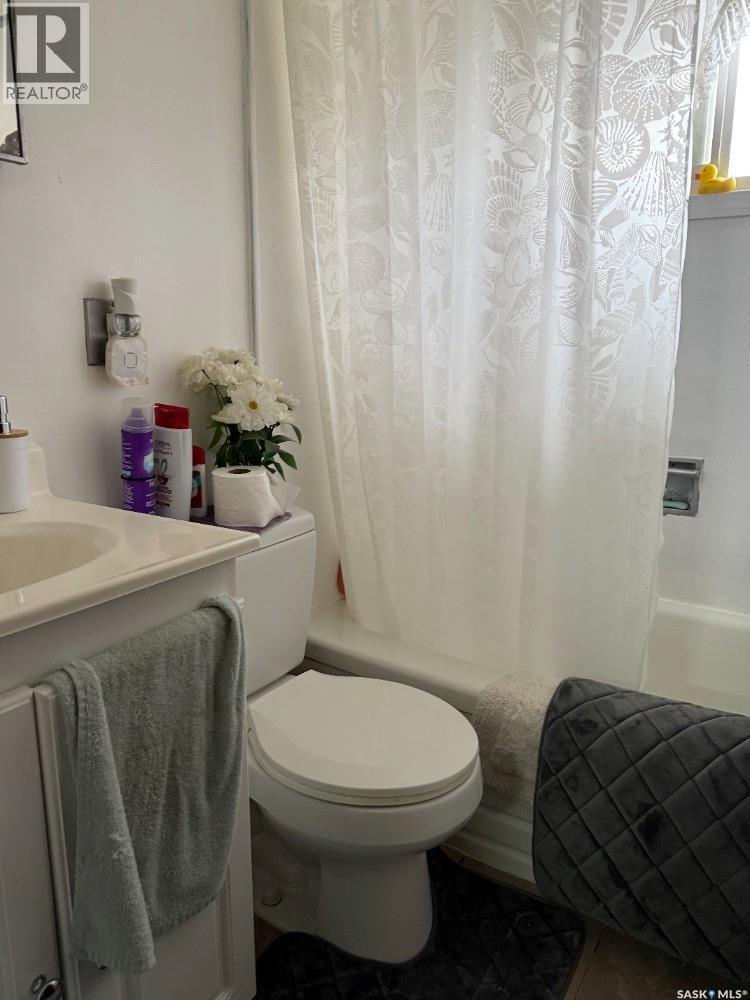 616 28Th Street E, Prince Albert, SK - Indoor Photo Showing Bathroom