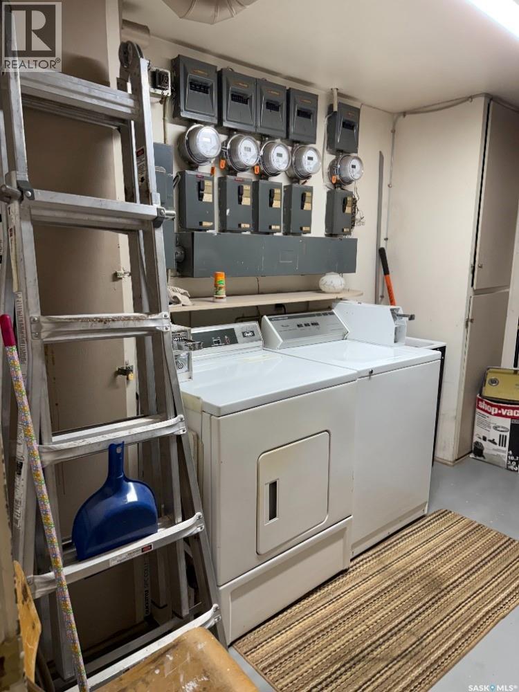 616 28Th Street E, Prince Albert, SK - Indoor Photo Showing Laundry Room