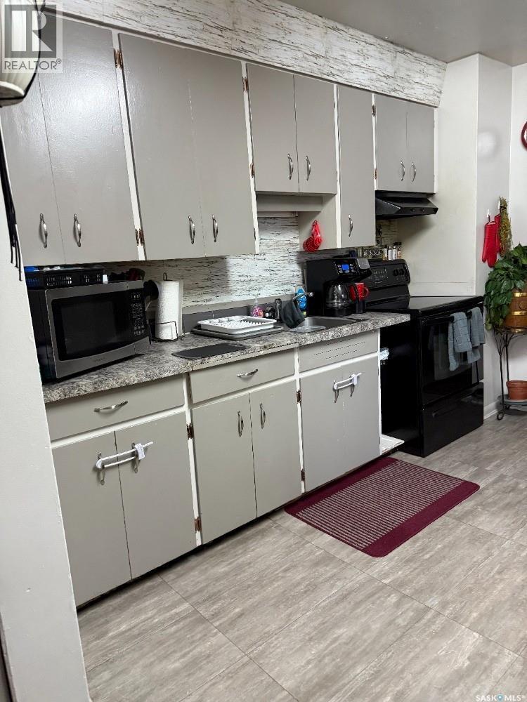616 28Th Street E, Prince Albert, SK - Indoor Photo Showing Kitchen