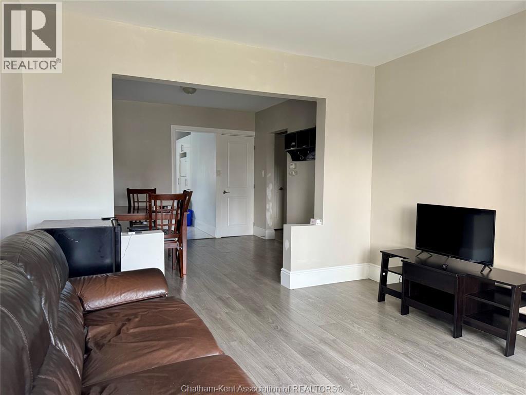 1353 Mckay Avenue, Windsor, ON - Indoor Photo Showing Living Room