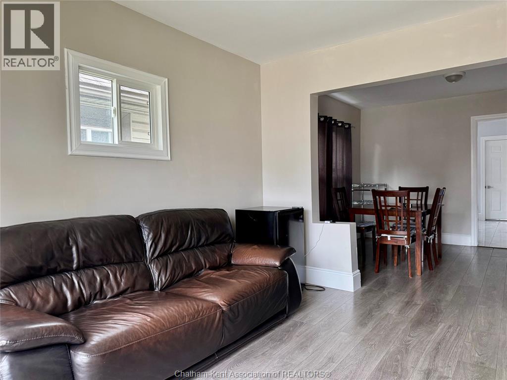 1353 Mckay Avenue, Windsor, ON - Indoor Photo Showing Living Room