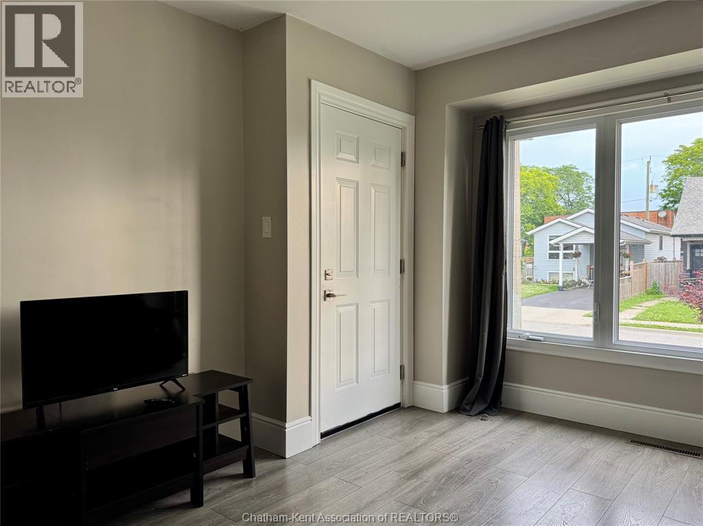 1353 Mckay Avenue, Windsor, ON - Indoor