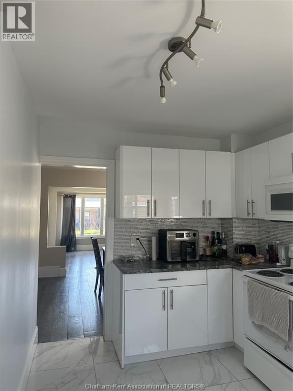 1353 Mckay Avenue, Windsor, ON - Indoor Photo Showing Kitchen With Double Sink