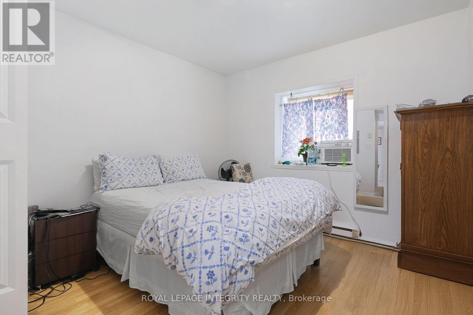 202 Rochester Street, Ottawa, ON - Indoor Photo Showing Bedroom