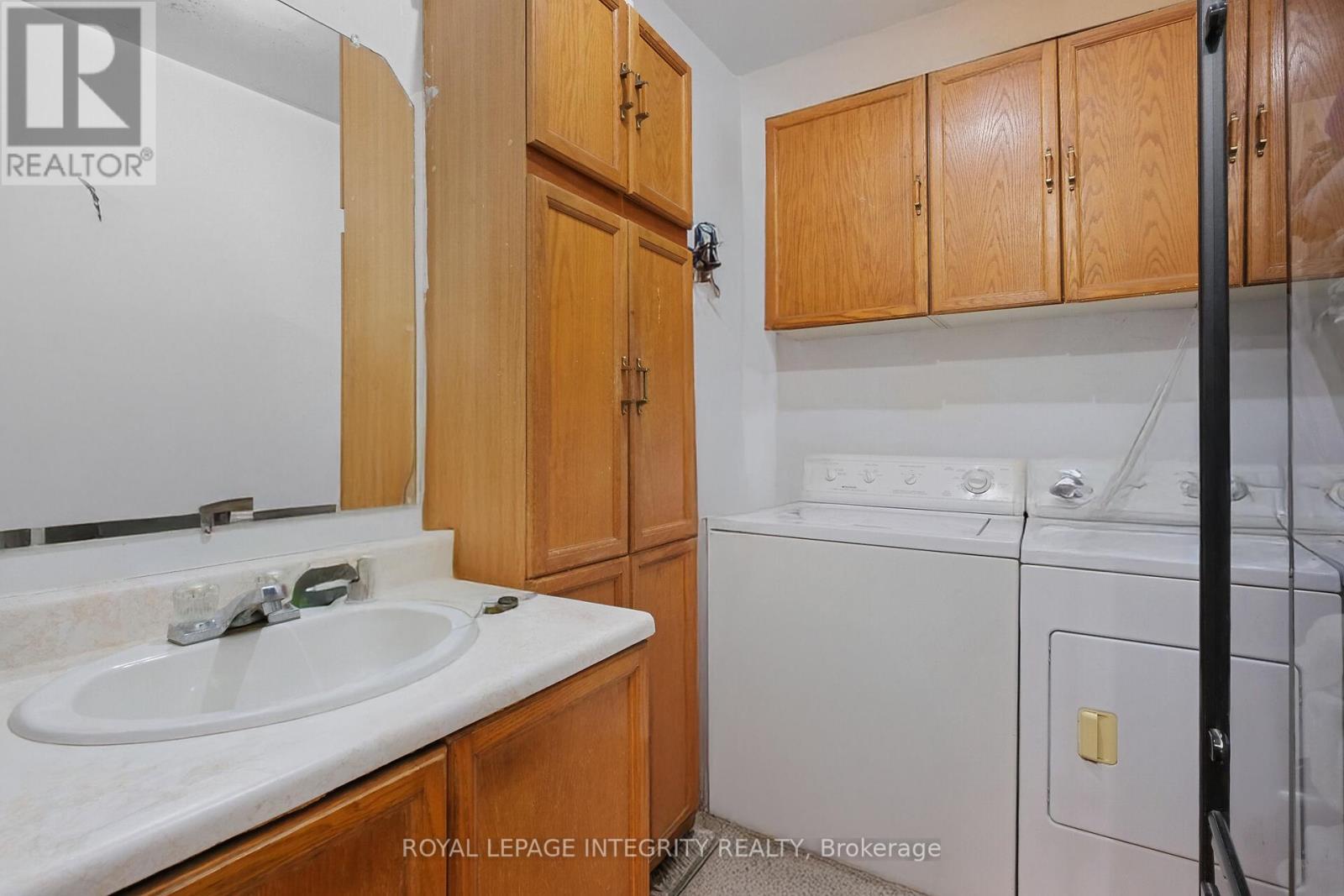 202 Rochester Street, Ottawa, ON - Indoor Photo Showing Laundry Room