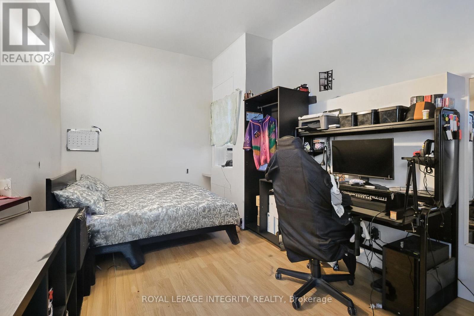 202 Rochester Street, Ottawa, ON - Indoor Photo Showing Bedroom