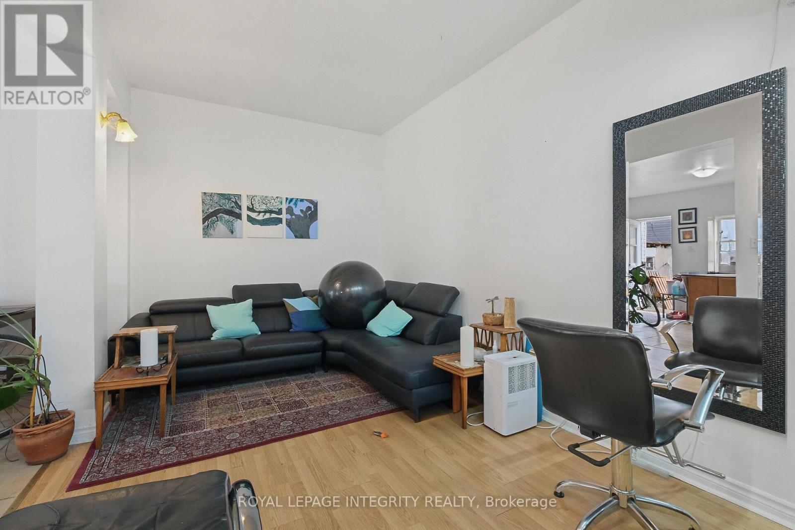 202 Rochester Street, Ottawa, ON - Indoor Photo Showing Other Room