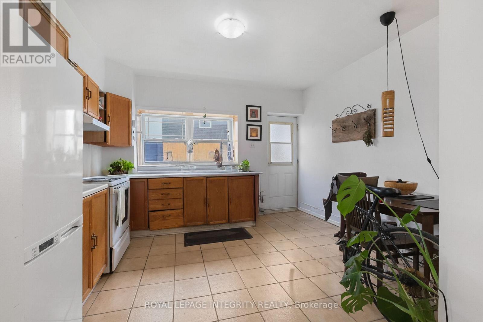 202 Rochester Street, Ottawa, ON - Indoor Photo Showing Kitchen