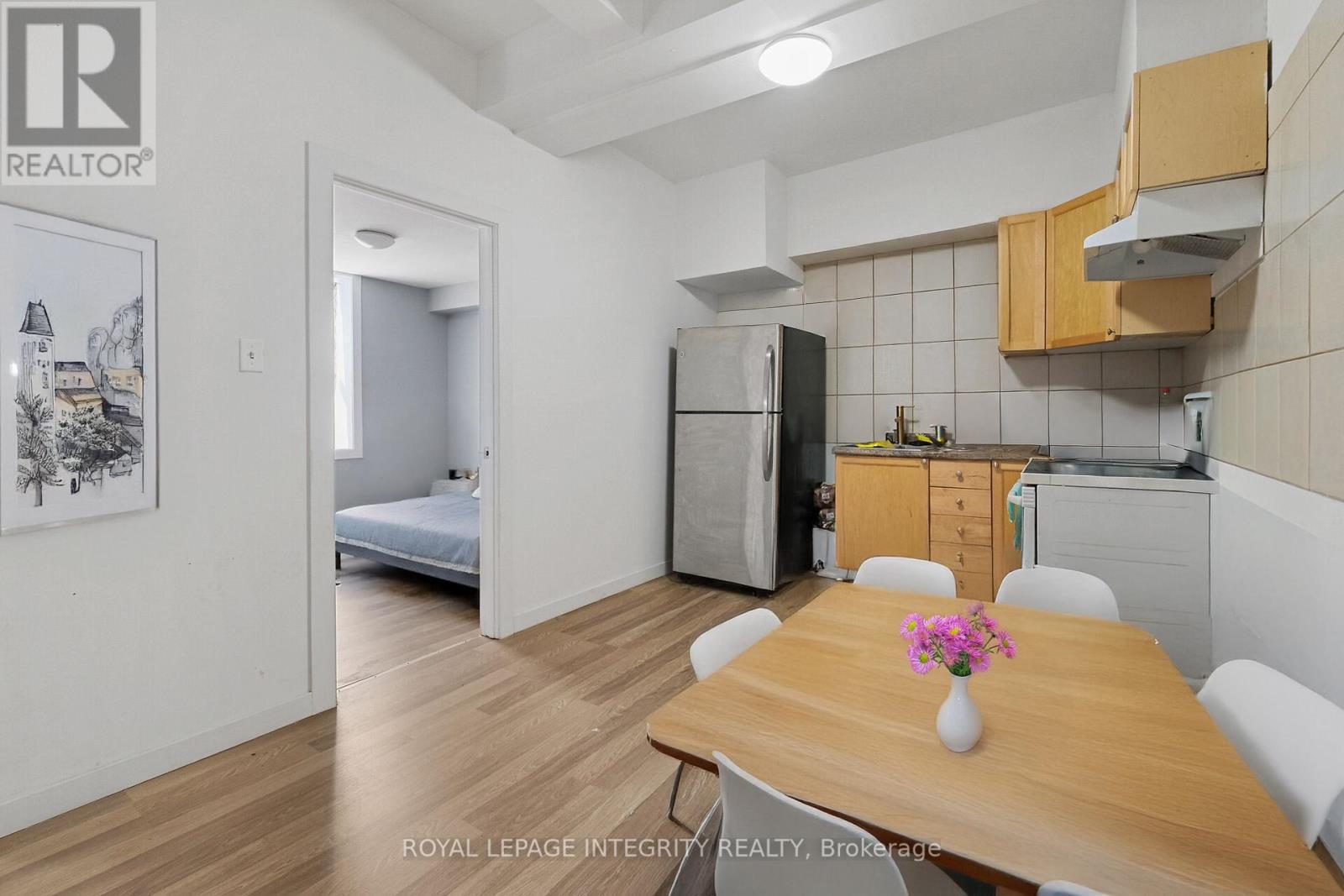 202 Rochester Street, Ottawa, ON - Indoor