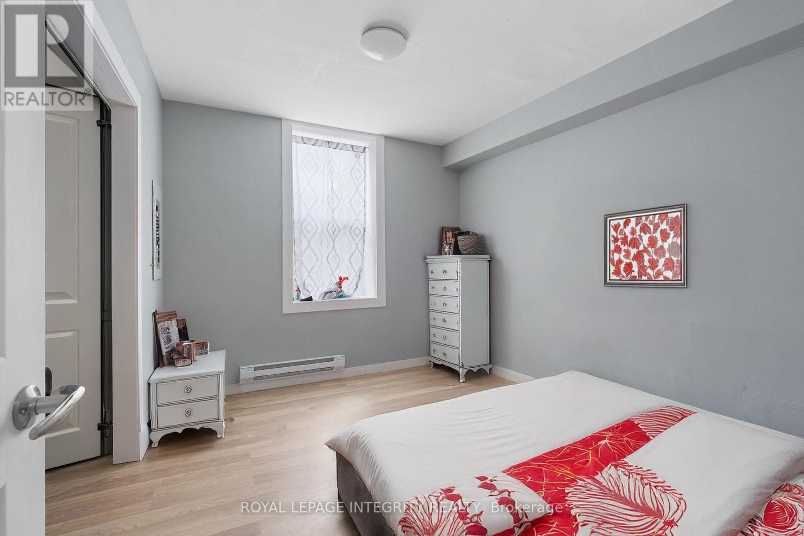 202 Rochester Street, Ottawa, ON - Indoor Photo Showing Bedroom