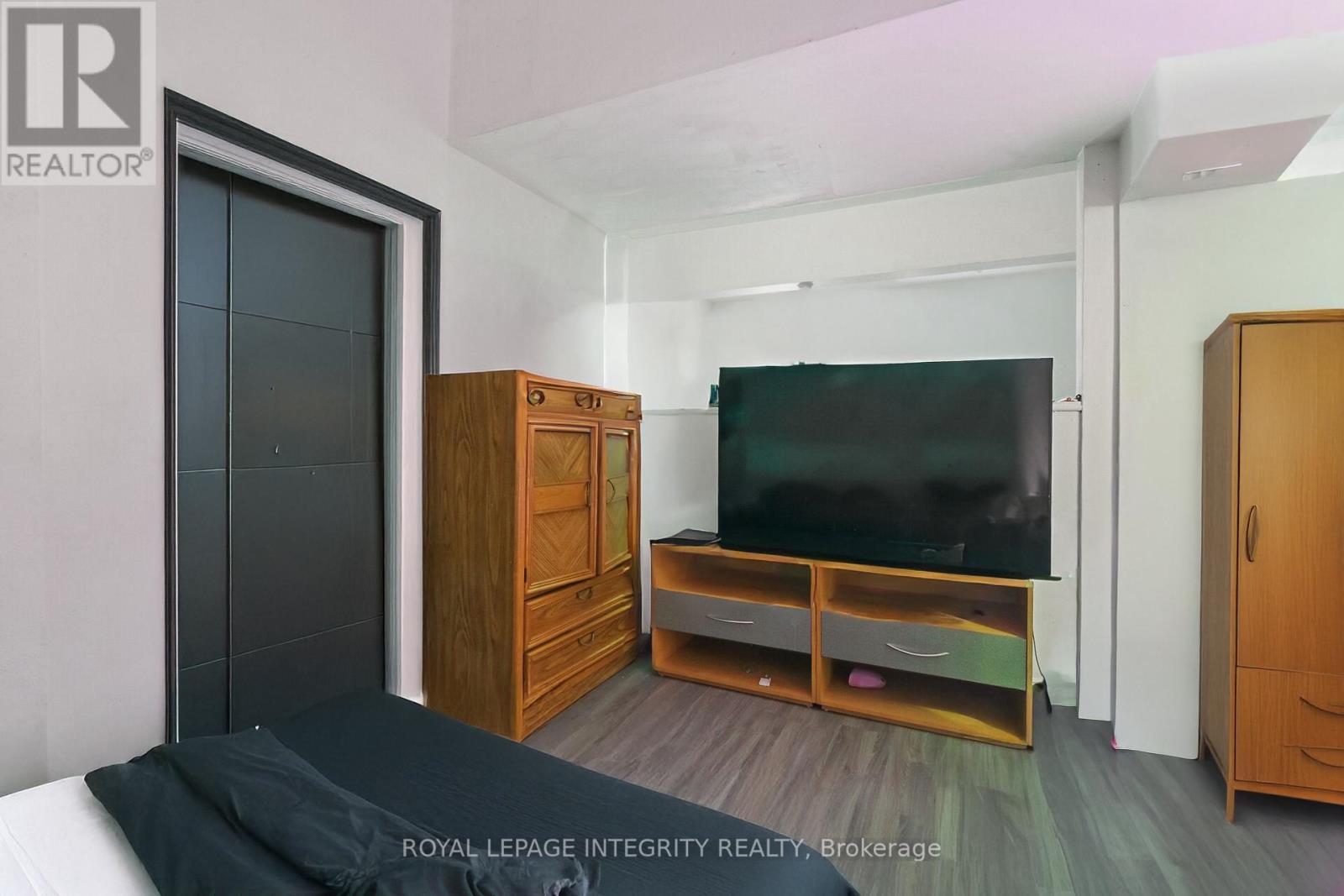 202 Rochester Street, Ottawa, ON - Indoor