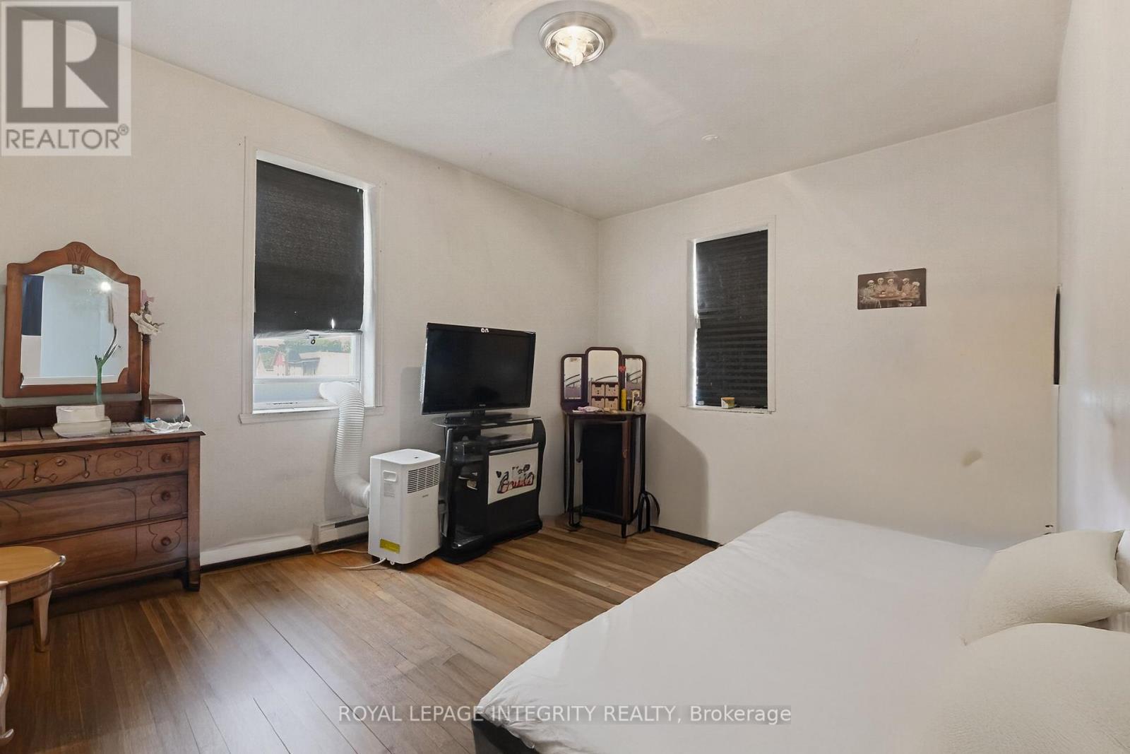202 Rochester Street, Ottawa, ON - Indoor Photo Showing Bedroom