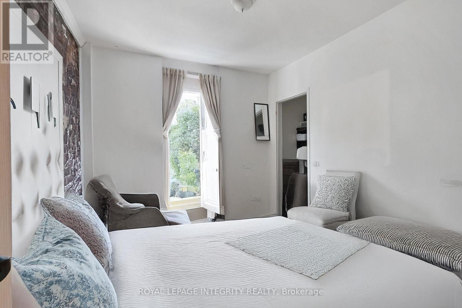 202 Rochester Street, Ottawa, ON - Indoor Photo Showing Bedroom