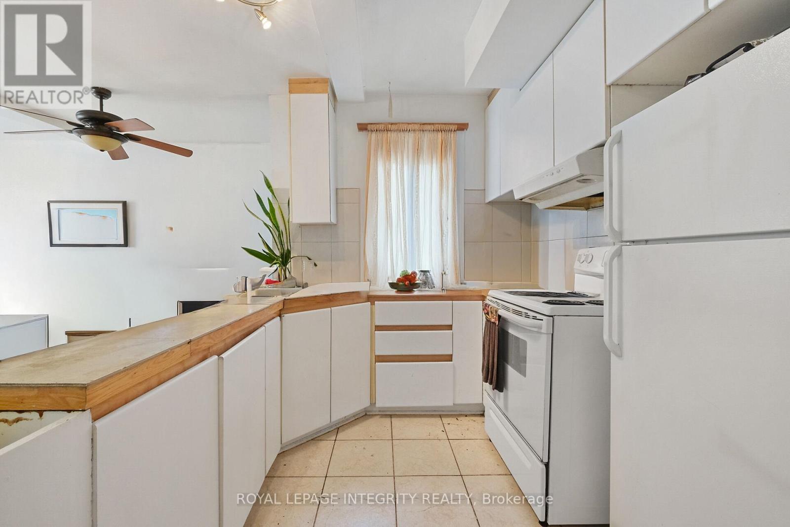 202 Rochester Street, Ottawa, ON - Indoor Photo Showing Kitchen