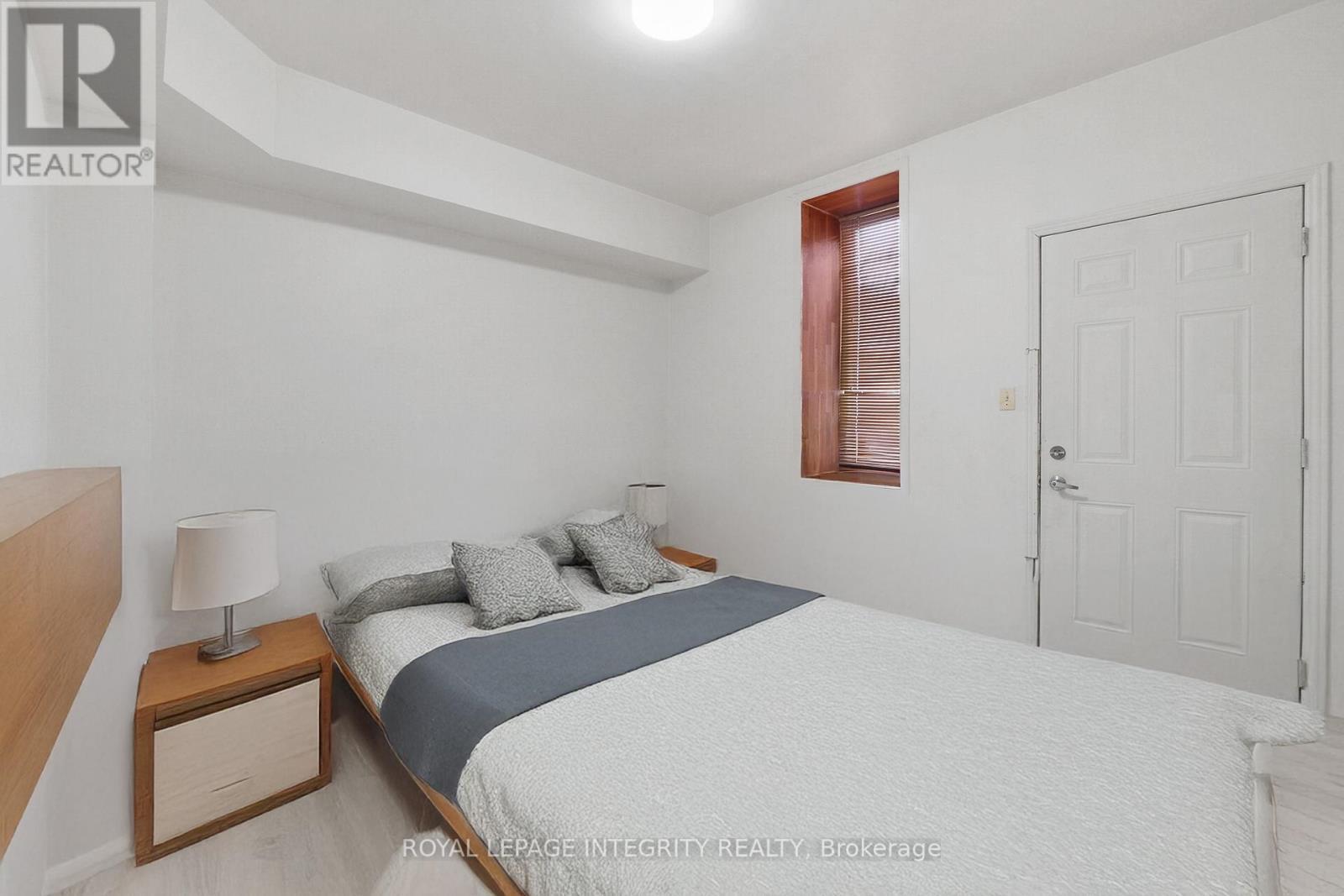 202 Rochester Street, Ottawa, ON - Indoor Photo Showing Bedroom