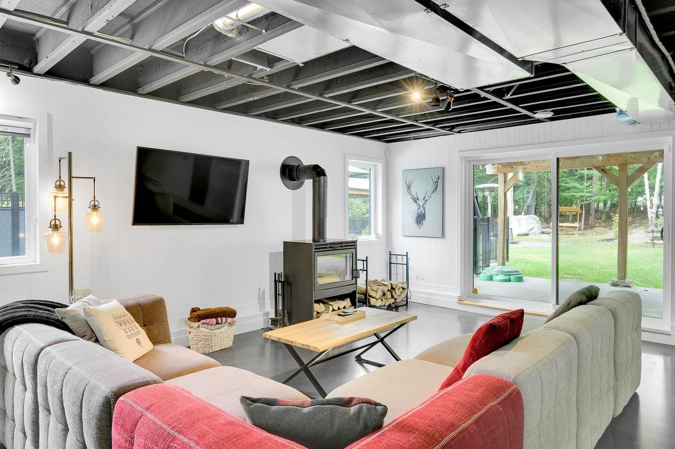 Salle familiale - 250 Rue D'Orion, Saint-Hippolyte, QC - Indoor Photo Showing Living Room