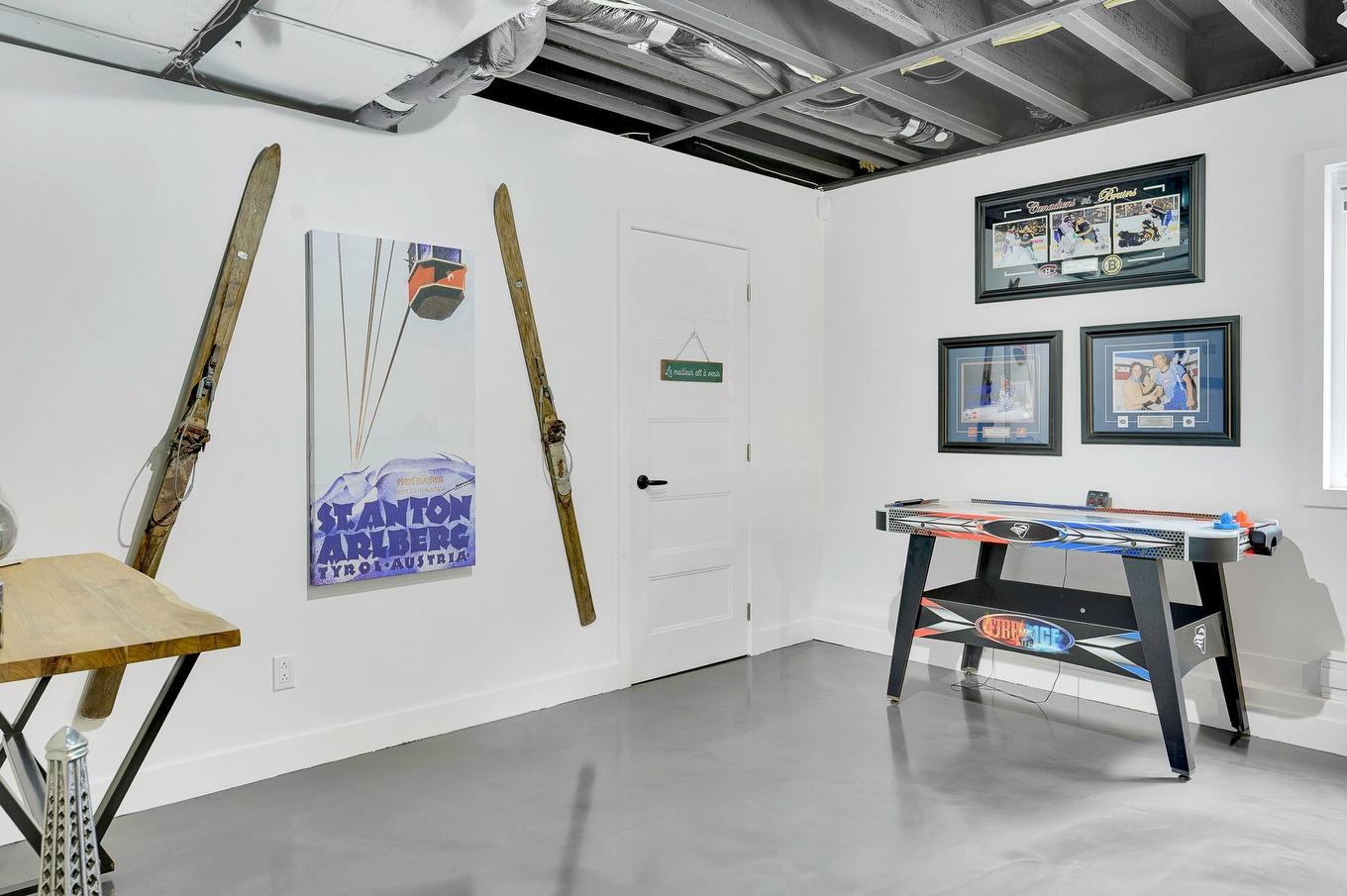 Salle familiale - 250 Rue D'Orion, Saint-Hippolyte, QC - Indoor Photo Showing Other Room