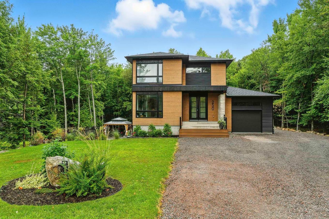 Façade - 250 Rue D'Orion, Saint-Hippolyte, QC - Outdoor With Facade