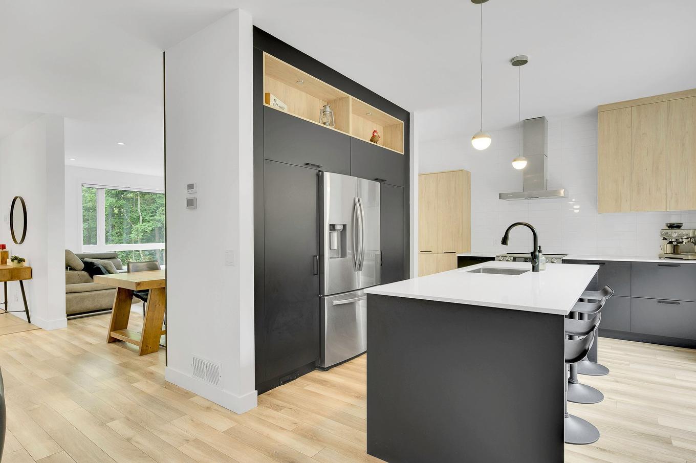 Cuisine - 250 Rue D'Orion, Saint-Hippolyte, QC - Indoor Photo Showing Kitchen With Upgraded Kitchen