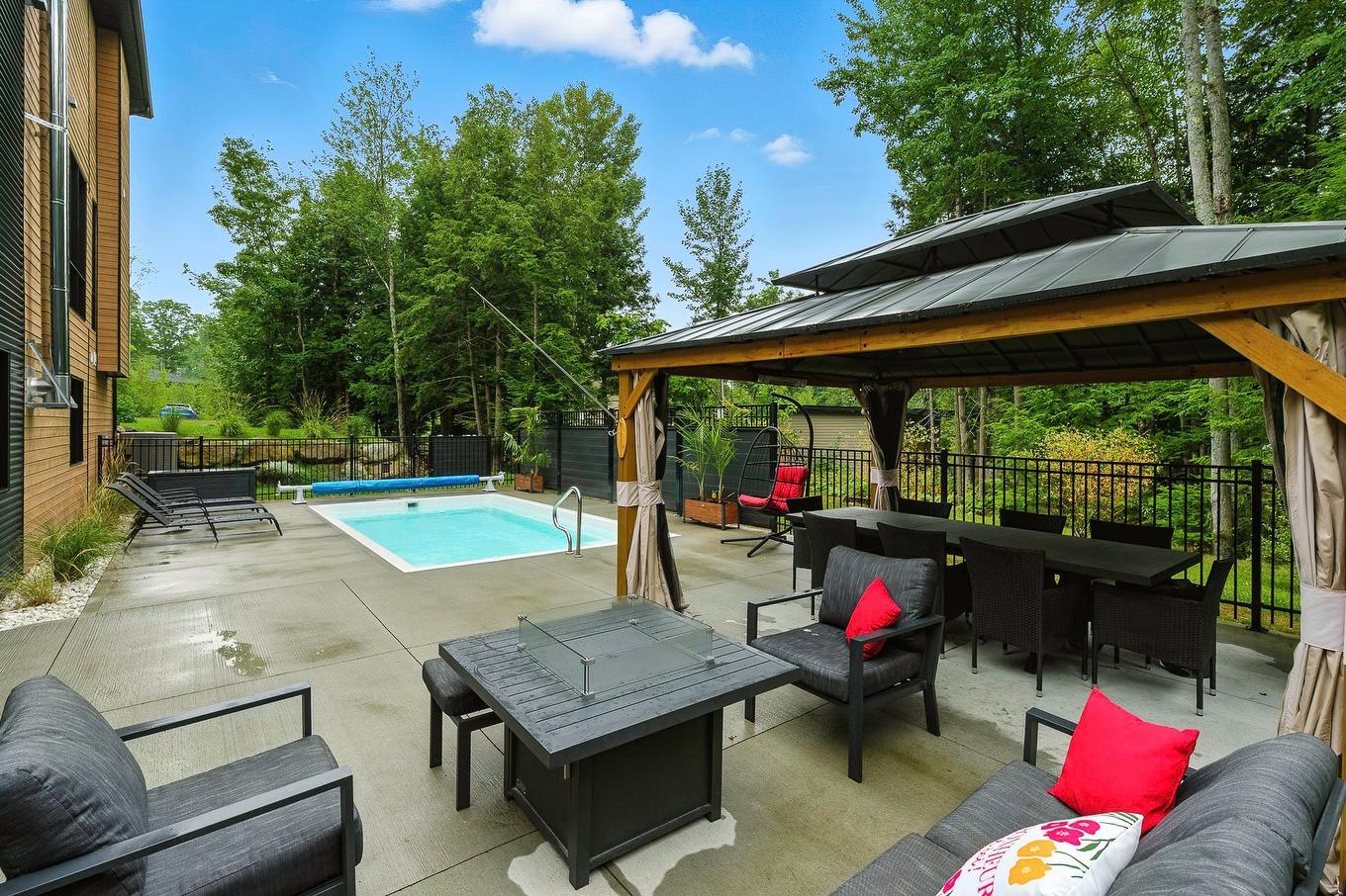 Extérieur - 250 Rue D'Orion, Saint-Hippolyte, QC - Outdoor With In Ground Pool With Deck Patio Veranda