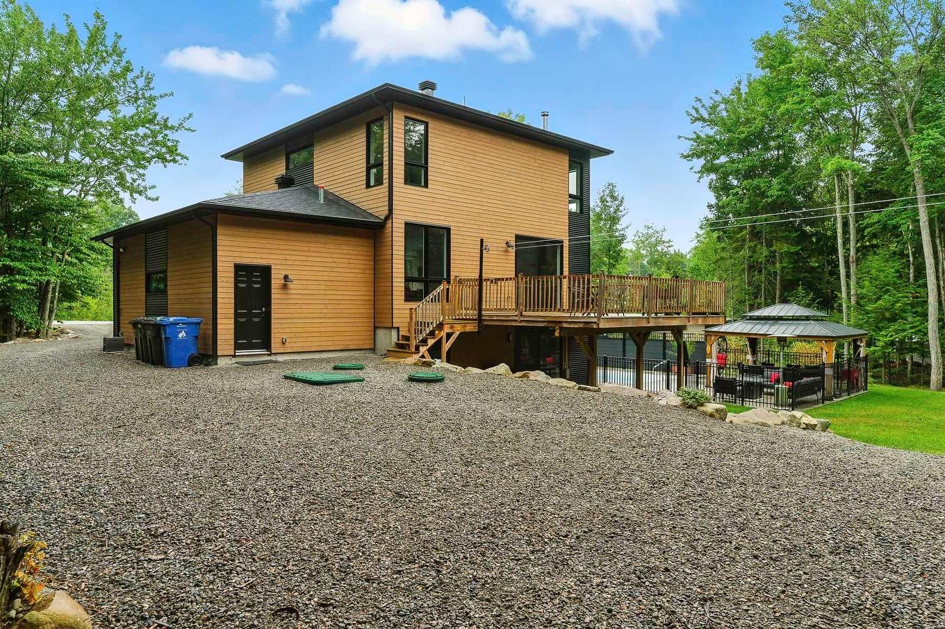 Extérieur - 250 Rue D'Orion, Saint-Hippolyte, QC - Outdoor With Exterior