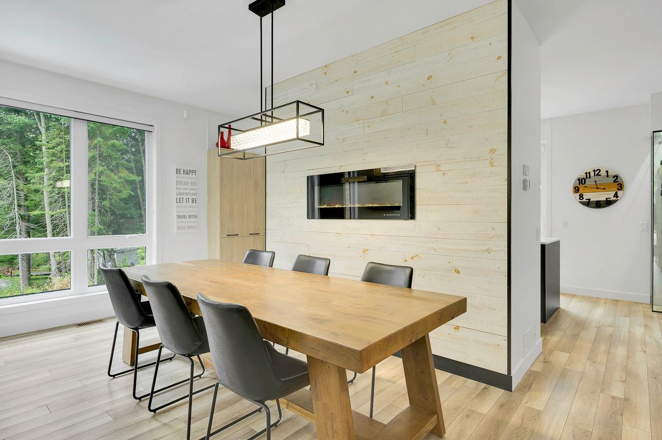 Salle à manger - 250 Rue D'Orion, Saint-Hippolyte, QC - Indoor Photo Showing Dining Room