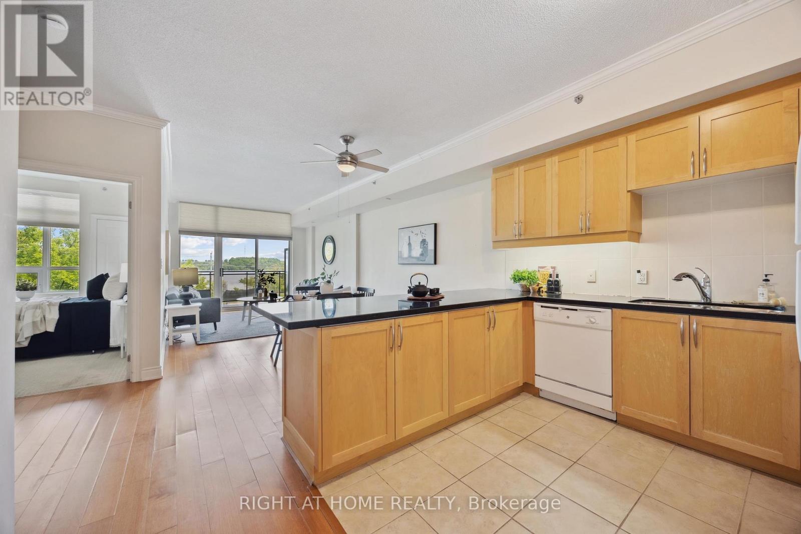 205 - 171 Shanly Street, Scugog (Port Perry), ON - Indoor Photo Showing Kitchen