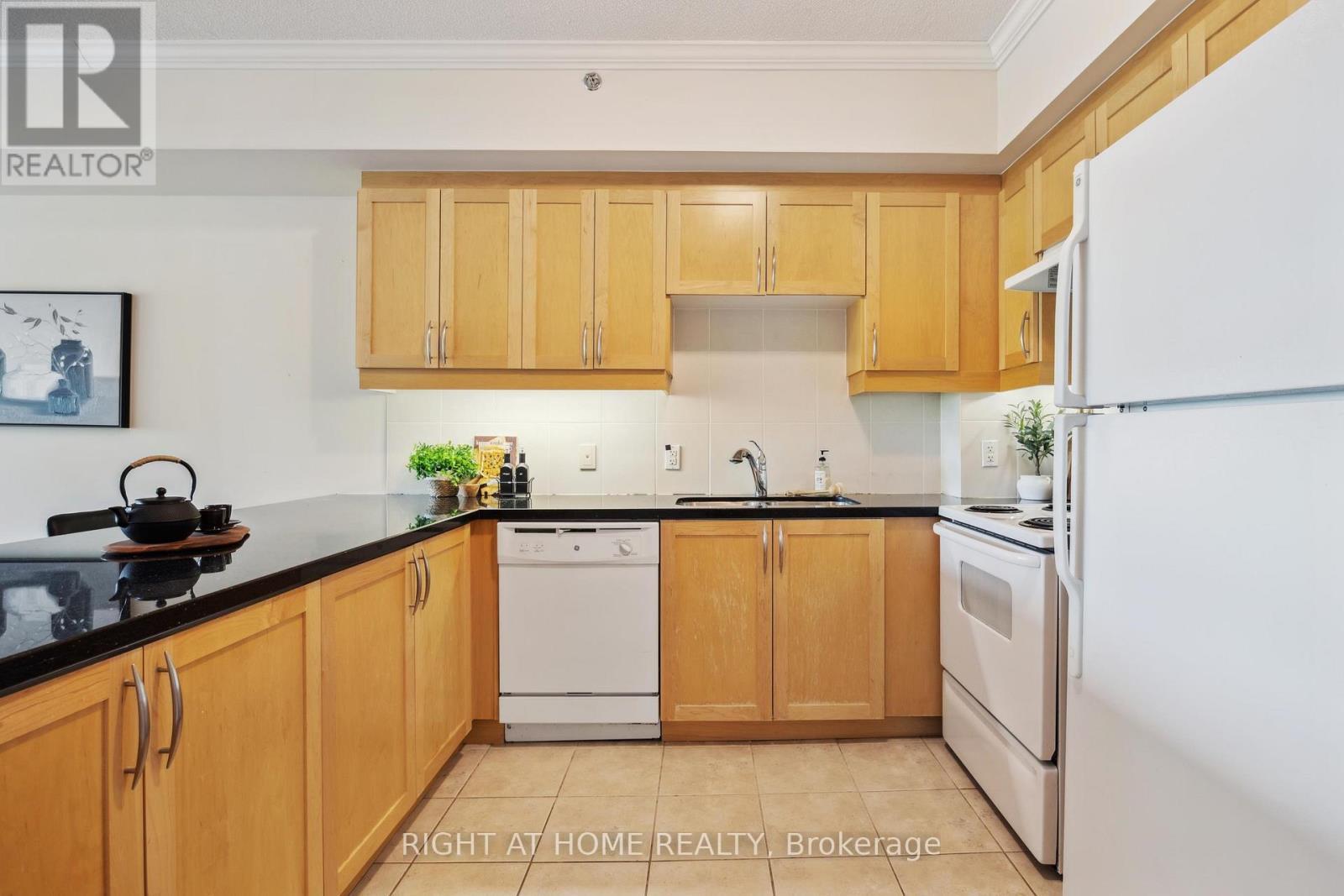 205 - 171 Shanly Street, Scugog (Port Perry), ON - Indoor Photo Showing Kitchen