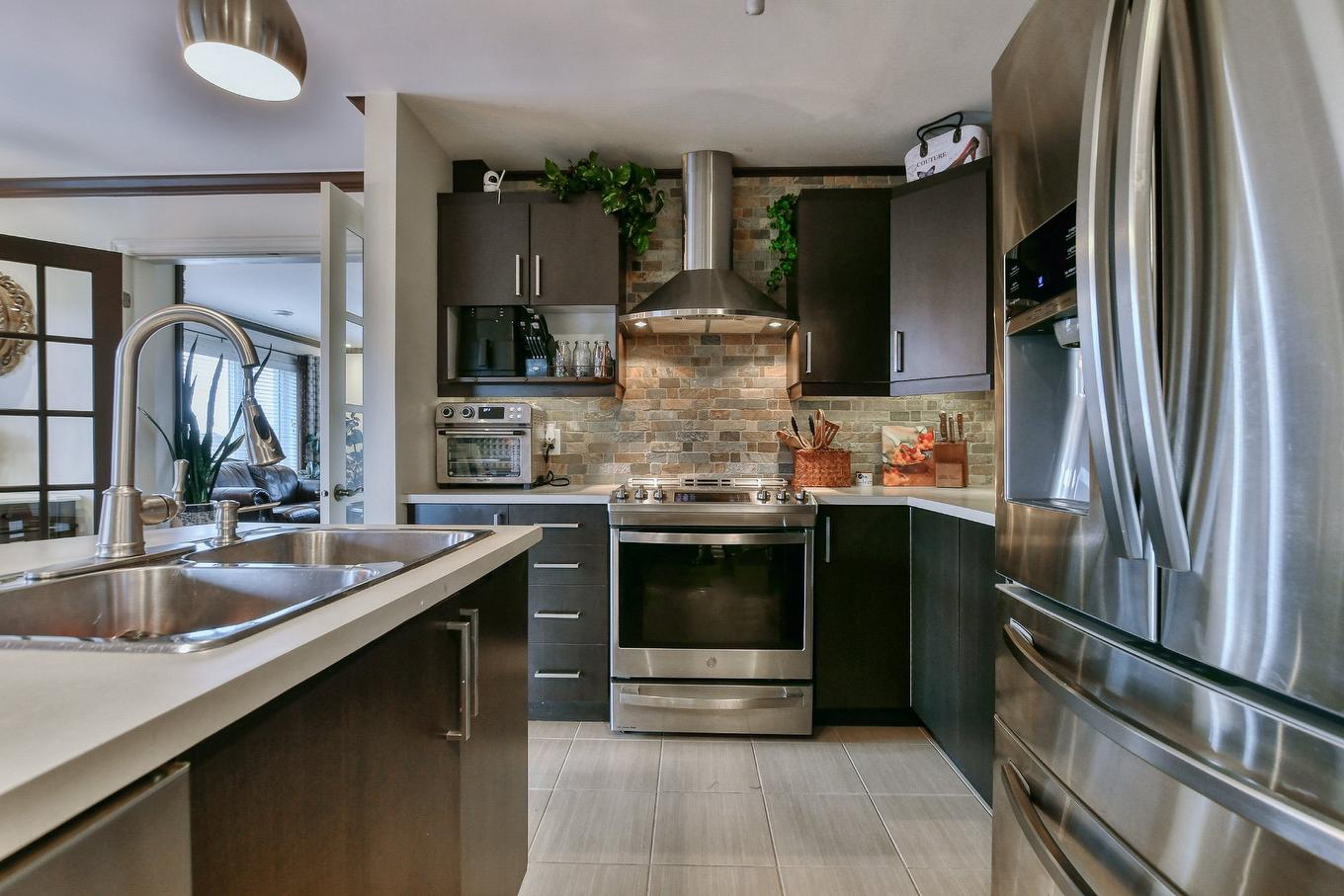 Cuisine - 106-47 37E Avenue E., Blainville, QC - Indoor Photo Showing Kitchen With Double Sink With Upgraded Kitchen