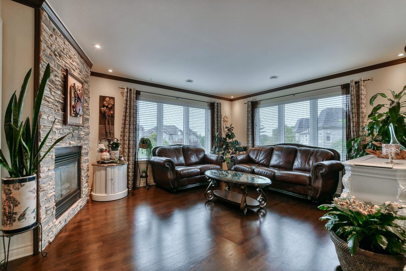 Salon - 106-47 37E Avenue E., Blainville, QC - Indoor Photo Showing Living Room With Fireplace