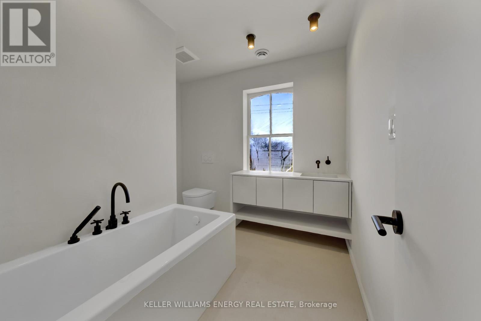 368 Picton Main Street N, Prince Edward County (Picton Ward), ON - Indoor Photo Showing Bathroom