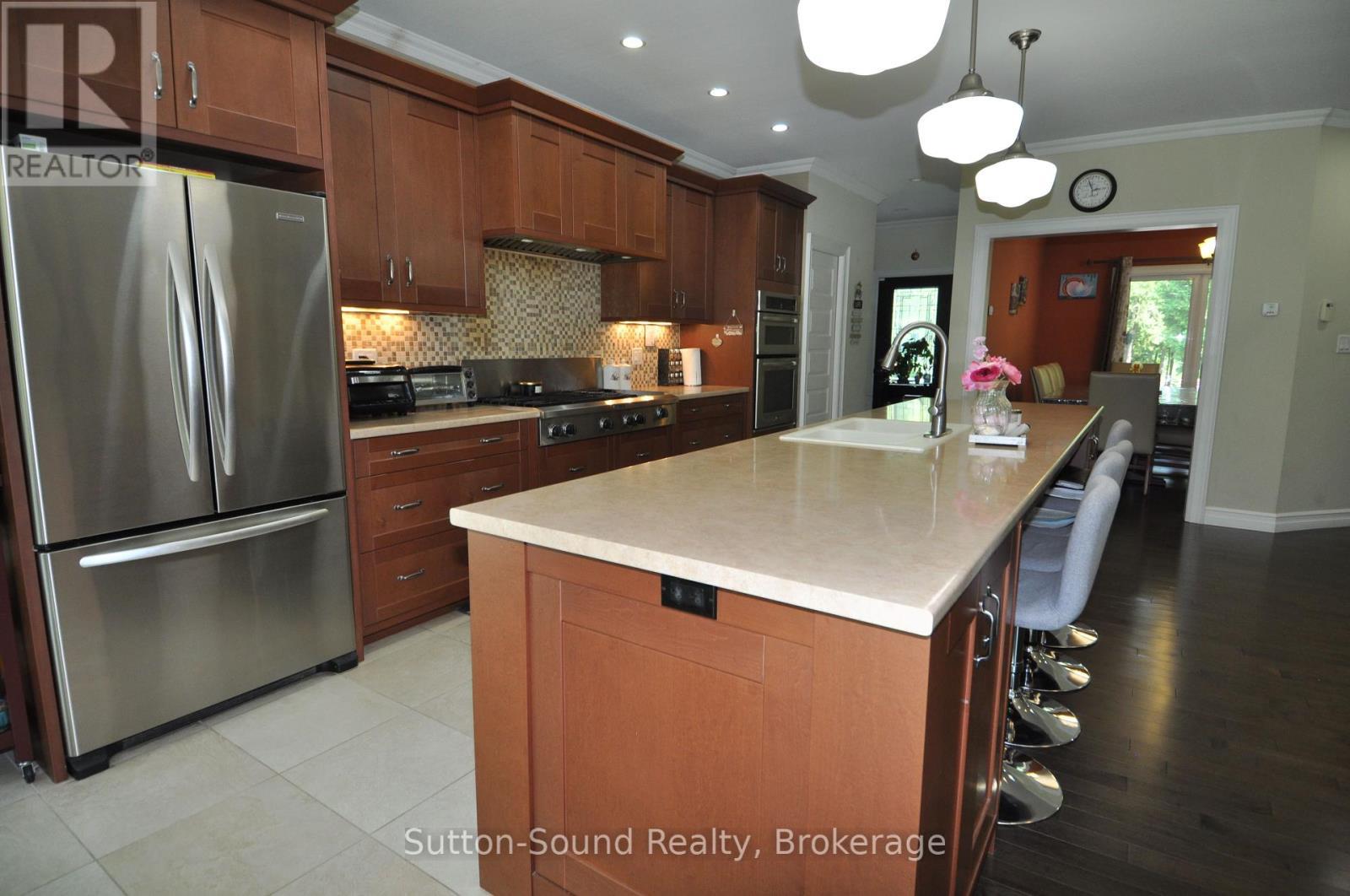 Large Island - 318760 Grey Road 1, Georgian Bluffs, ON - Indoor Photo Showing Kitchen