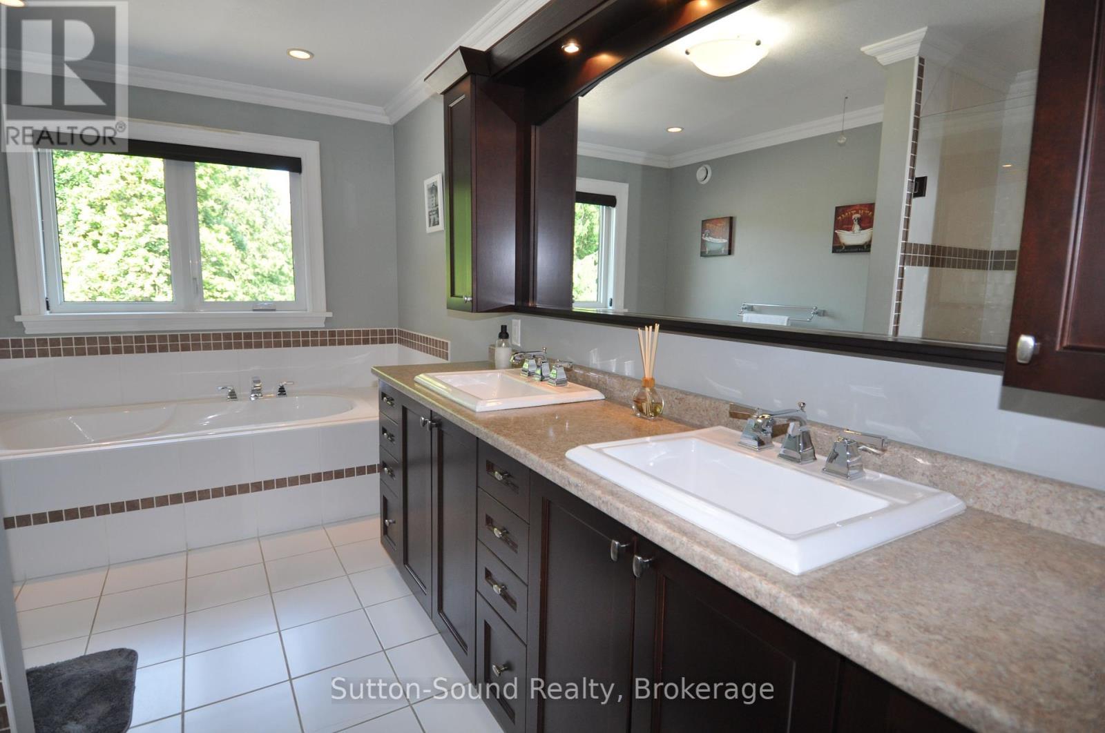 Guest 5 piece bath with tub - 318760 Grey Road 1, Georgian Bluffs, ON - Indoor Photo Showing Bathroom