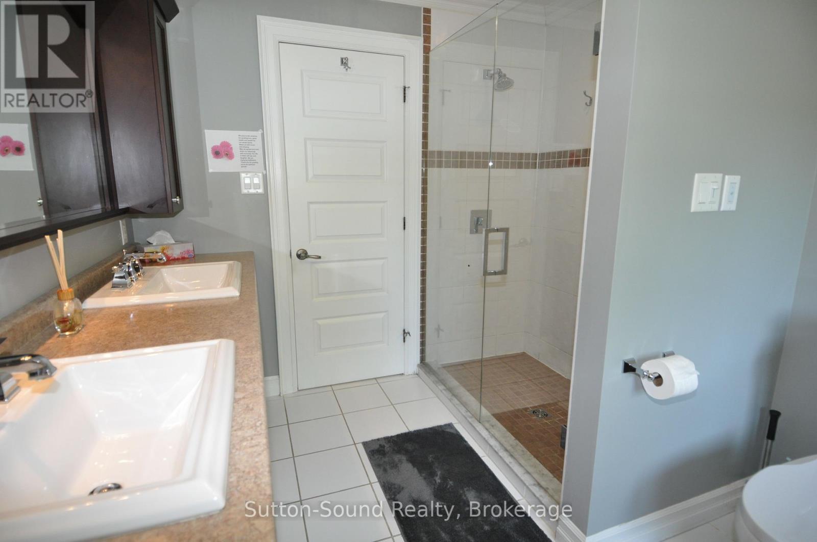 Guest 5 piece bath with shower - 318760 Grey Road 1, Georgian Bluffs, ON - Indoor Photo Showing Bathroom