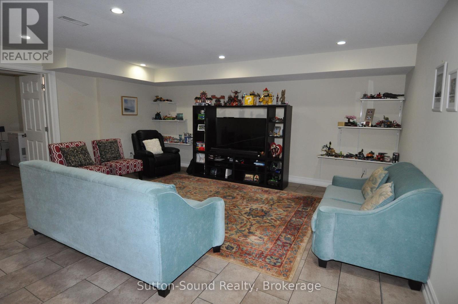 Family Room - 318760 Grey Road 1, Georgian Bluffs, ON - Indoor Photo Showing Living Room