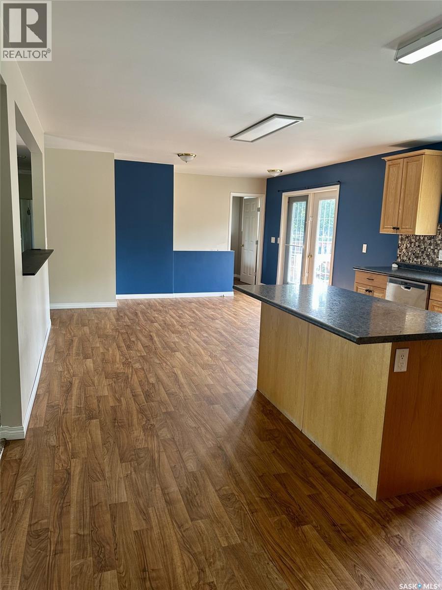 500 5Th Avenue, Leroy, SK - Indoor