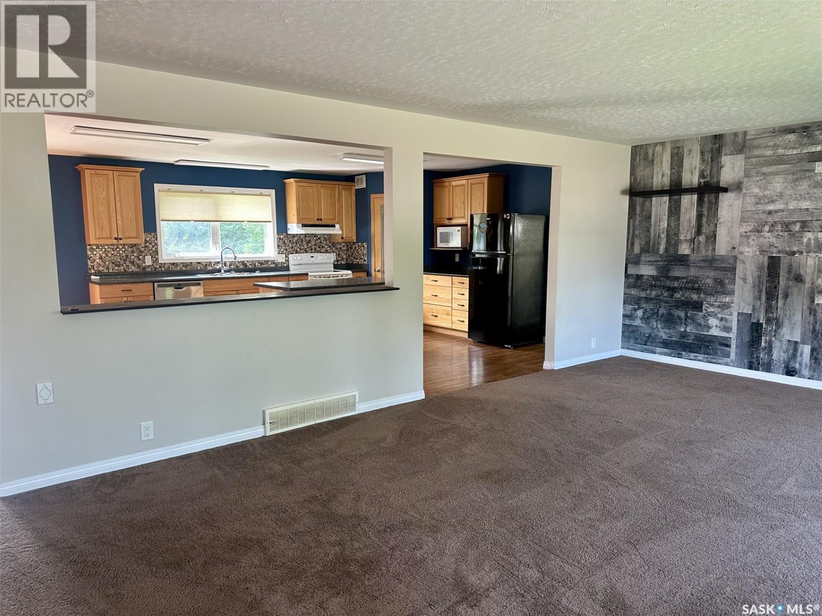 500 5Th Avenue, Leroy, SK - Indoor