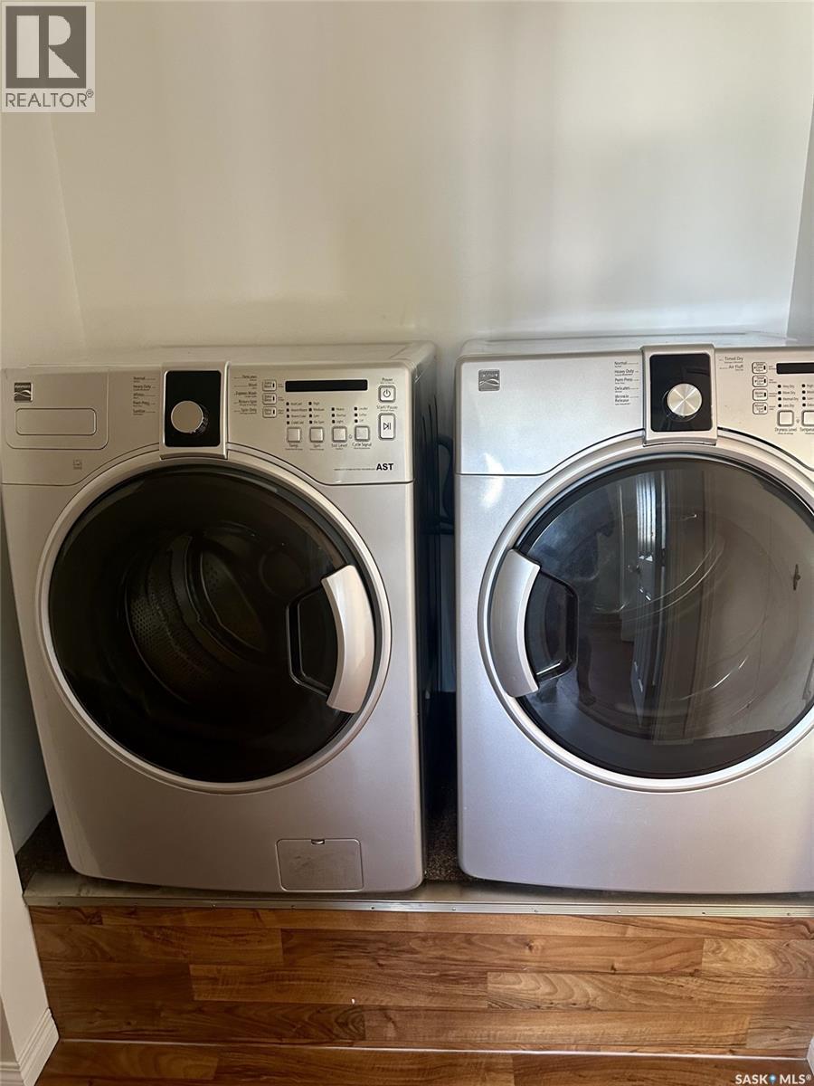 500 5Th Avenue, Leroy, SK - Indoor Photo Showing Laundry Room