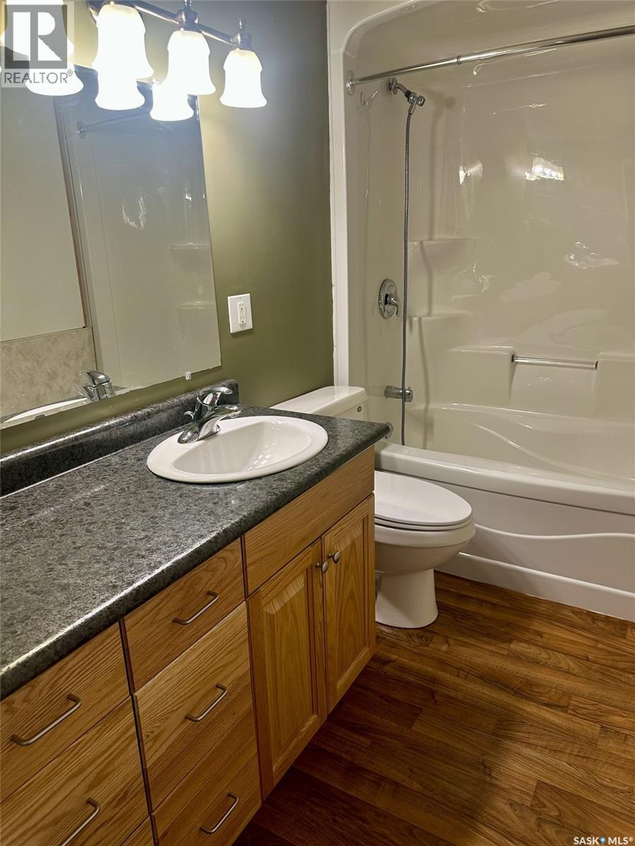 500 5Th Avenue, Leroy, SK - Indoor Photo Showing Bathroom