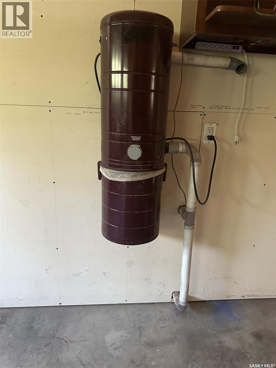 500 5Th Avenue, Leroy, SK - Indoor